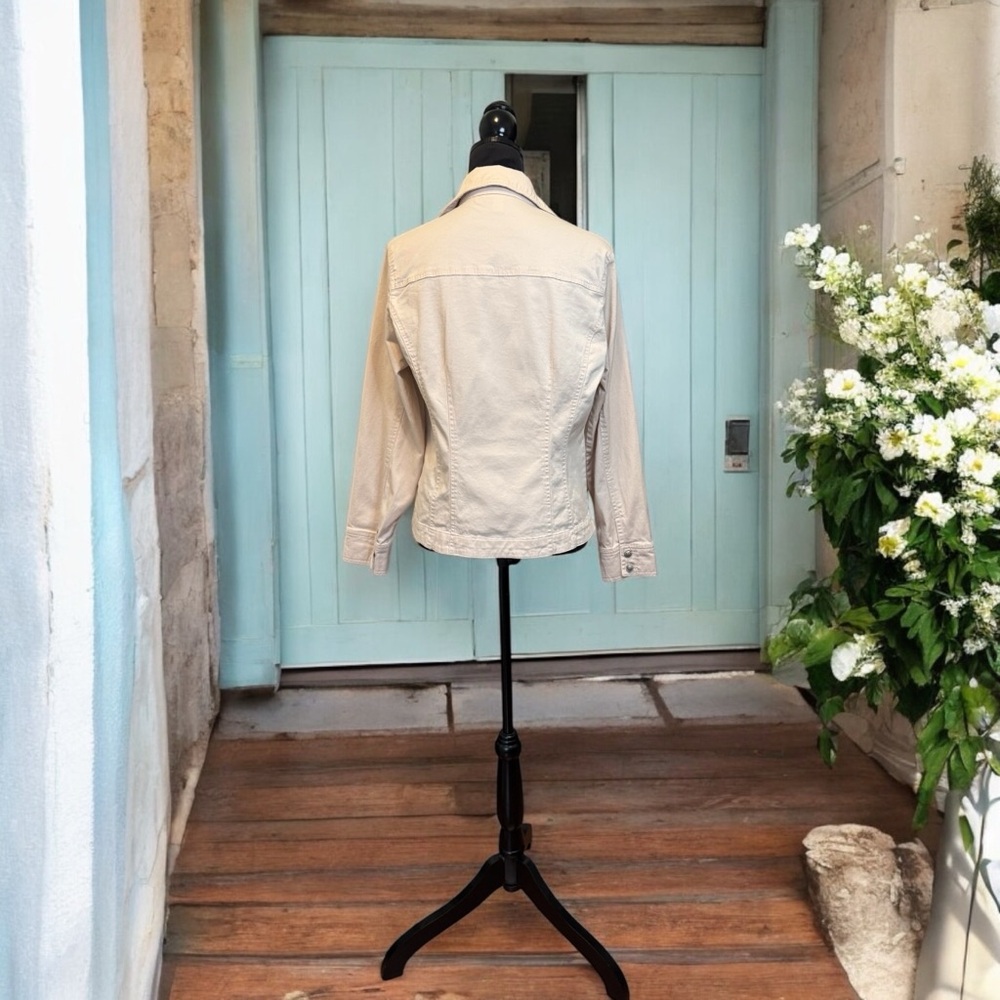 AMI Jacket - Picture 2 of 7